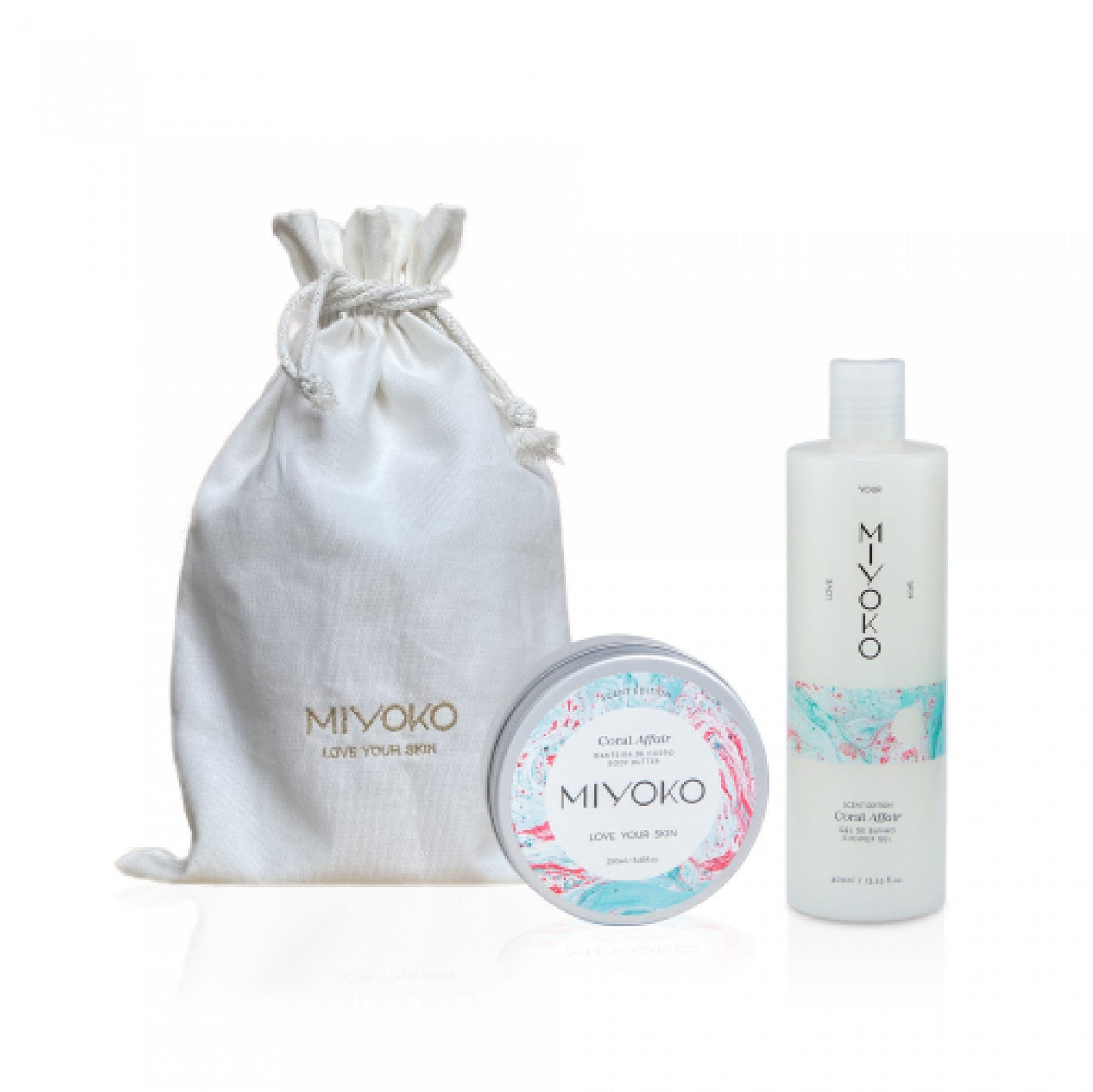 Coffret com bolsa em algodão que inclui um gel de banho de 400ml e uma manteiga corporal de 250ml, do aroma Coral Affair.