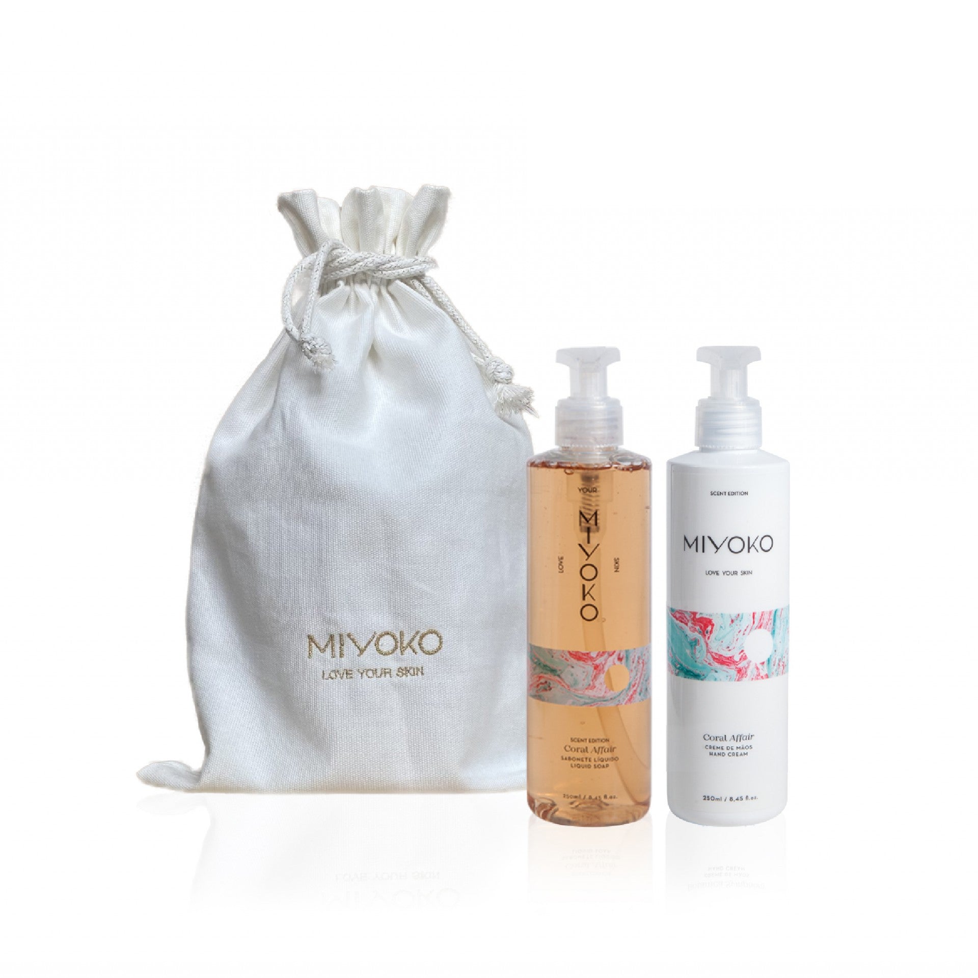 Coffret com bolsa de algodão que inclui um sabonete líquido de 250ml e um creme de mãos de 250ml, do aroma Coral Affair.